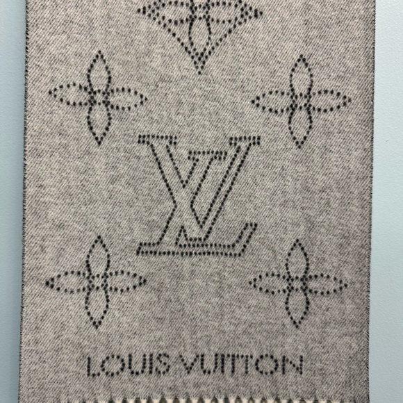 Louis Vuitton Scarf - Picture 3 of 5